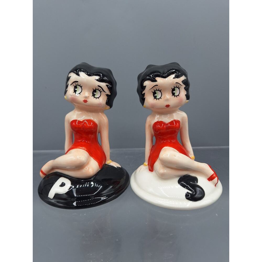 Vintage Betty Boop Salt and Pepper Shakers by King Features 2000